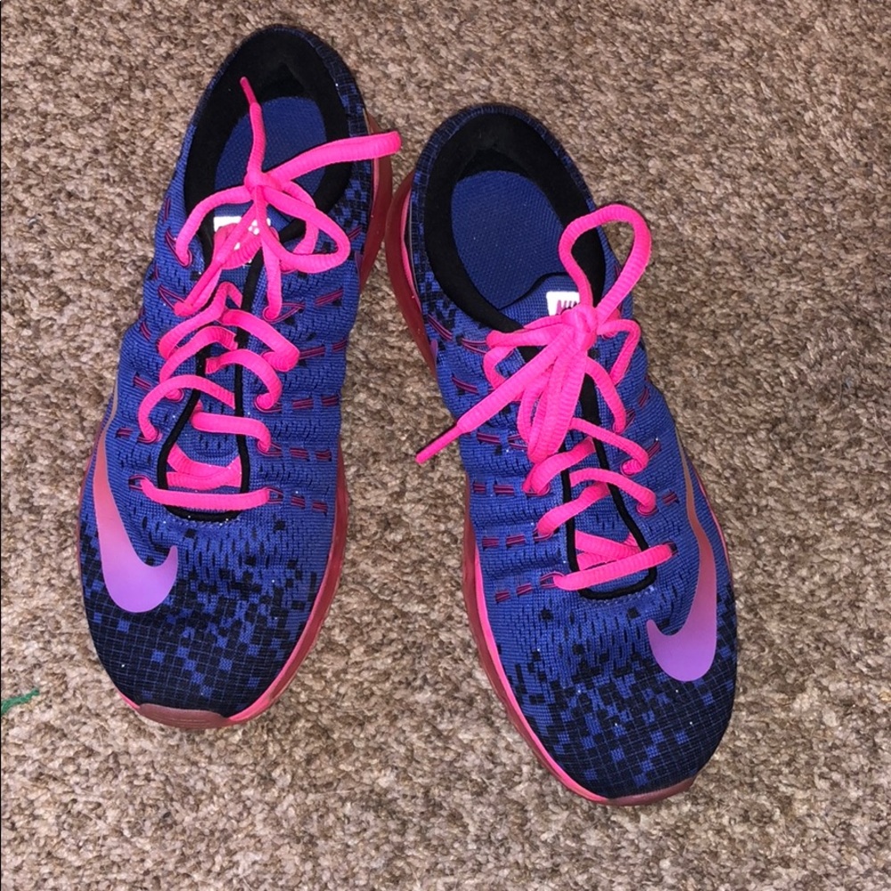 Women’s Nike gym shoes